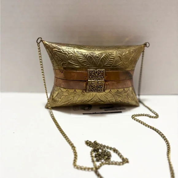 1930’s Hammered Brass Pillow Purse vintage - Picture 3 of 15